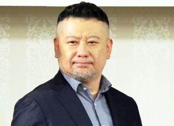 カフェの隣席で怪しいビジネス話「立て替えると言っても積み立てが…」ケンコバ「それ、立て替えてないやん！って突っ込みを入れそうになったんですけど」