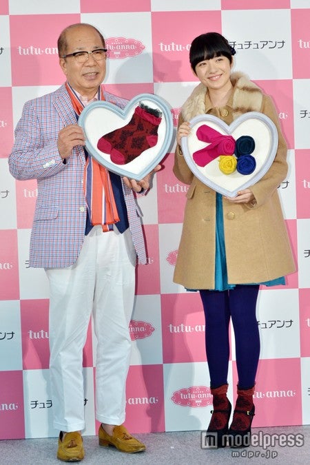 小島藤子（右）とチュチュアンナ・上田利昭社長（左）