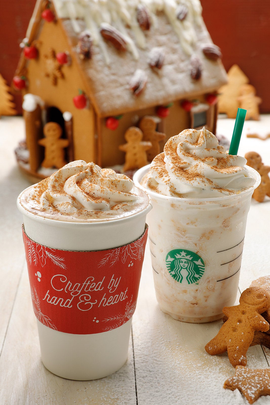 （左から）「ジンジャーブレッド ラテ」、「クリスピー ジンジャーブレッド フラペチーノ（R）」