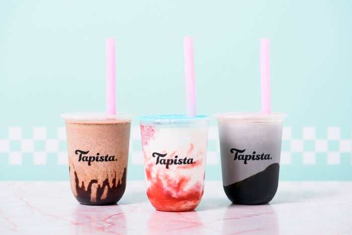 (左)「リッチショコラ ミルク」470円(税抜き)、(中)「贅沢果実の生いちごみるく」560円(税抜き)、(右)「黒ごまミルク」470円(税抜き)/画像提供:Tapista