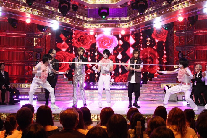 超特急 白塗りメイクでゴールデンボンバーに ただのボーイズグループじゃない とこ見せつける メンバーコメント モデルプレス