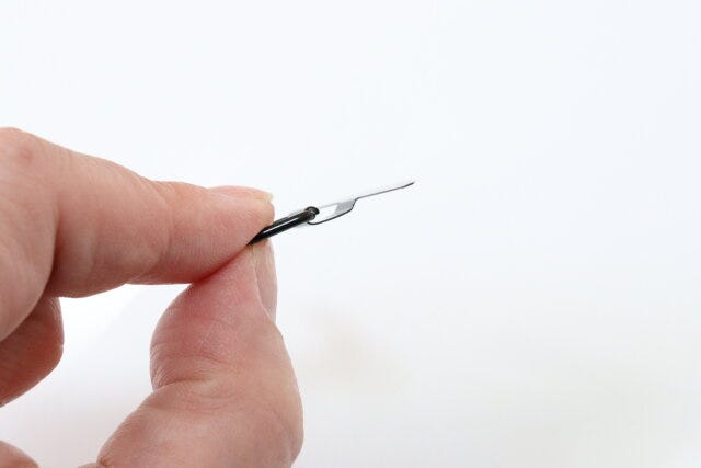 ステンレス製スマホストラップホルダー（BK）　薄さ