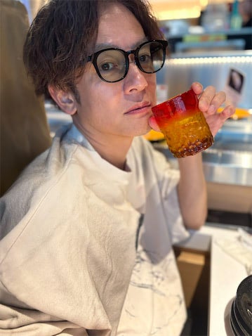 ”奇跡の45歳”なすなかにし・那須、マネージャー公開の写真が「イケオジすぎる」と話題