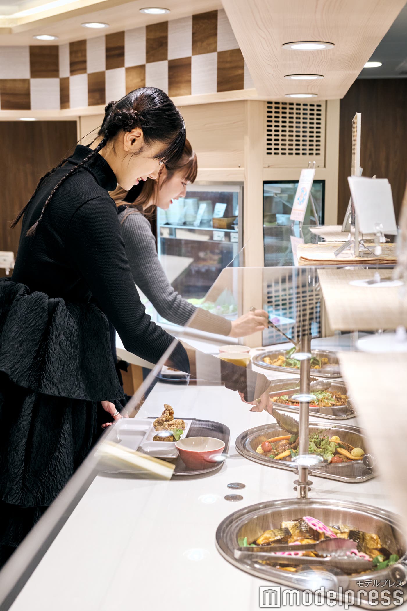 お刺身、スイーツ、和食に洋食…etc(C)モデルプレス