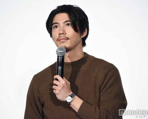 賀来賢人、ベッドでの“奇行”にスタジオ驚愕「クセが強すぎる」私生活が話題