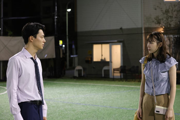 井上祐貴、飯豊まりえ「何曜日に生まれたの」第5話より(C)ABCテレビ