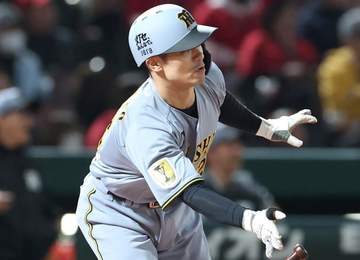 阪神・坂本誠志郎がプロ初の逆方向弾！解説の前ヤクルト監督「ちょっとびっくりしましたね」初回に打者8人の猛攻で一挙5得点 先発・村上を強力援護