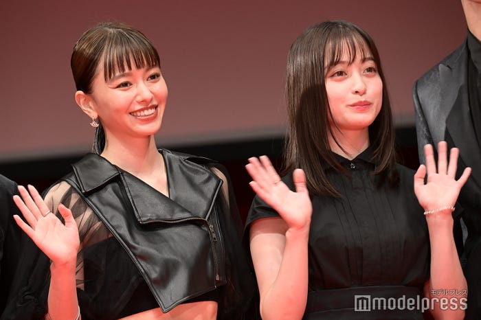 山本舞香、橋本環奈(C)モデルプレス