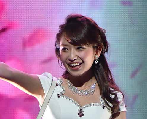 「Ranzuki」あいみぃ、美脚披露の大人ガーリーに2000人が歓声 美谷間もチラリ
