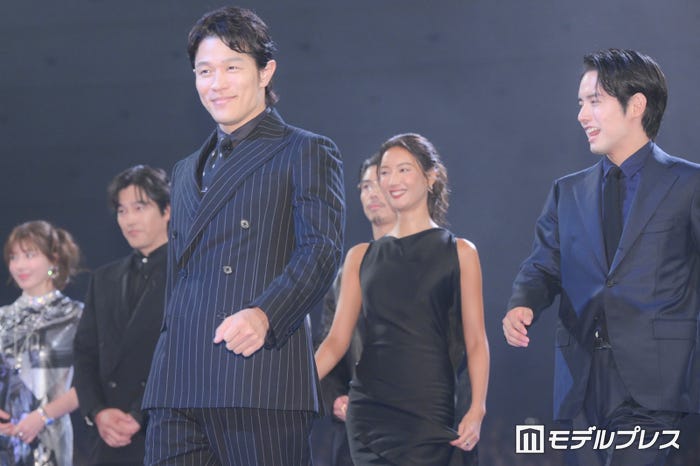仲里依紗、要潤、鈴木亮平、菜々緒、赤楚衛二(C)モデルプレス