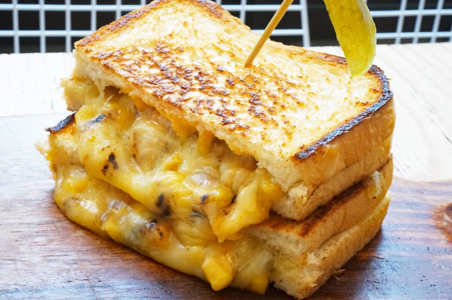 TOAST LUCKチーズコーントースト