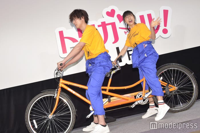 間宮祥太朗、土屋太鳳 (C)モデルプレス