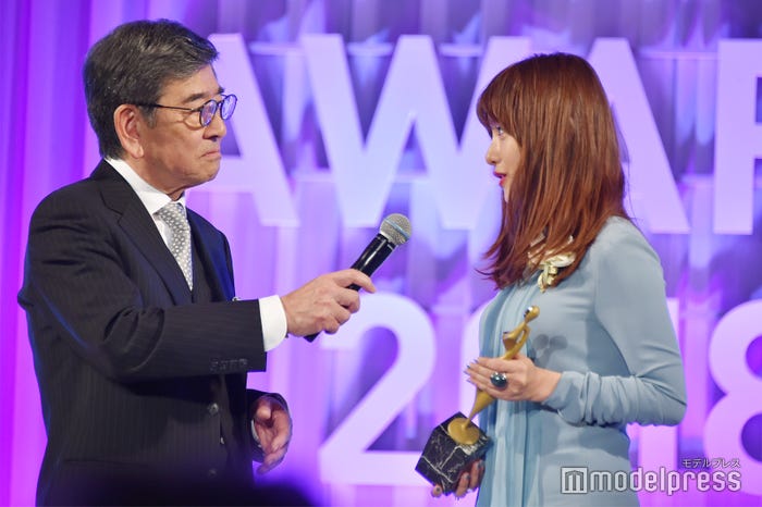 石坂浩二、石原さとみ (C)モデルプレス