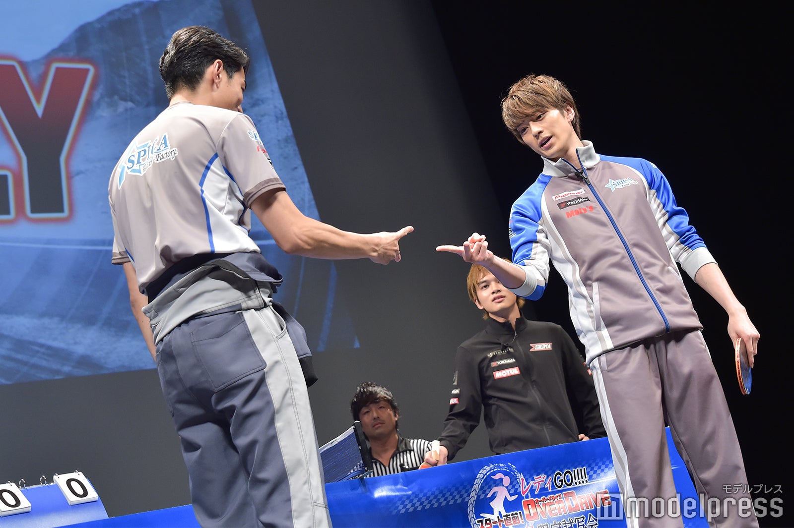 「チョキを出す」と宣言して本当にチョキを出した東出昌大＆新田真剣佑。あいことなり仕切り直し （C）モデルプレス