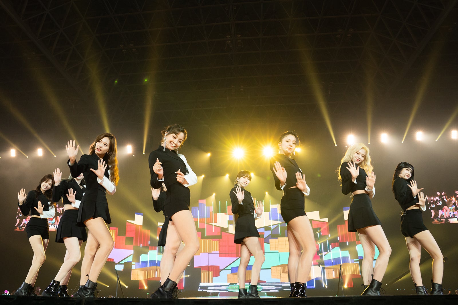 TWICE （C） CJ ENM Co., Ltd, All Rights Reserved