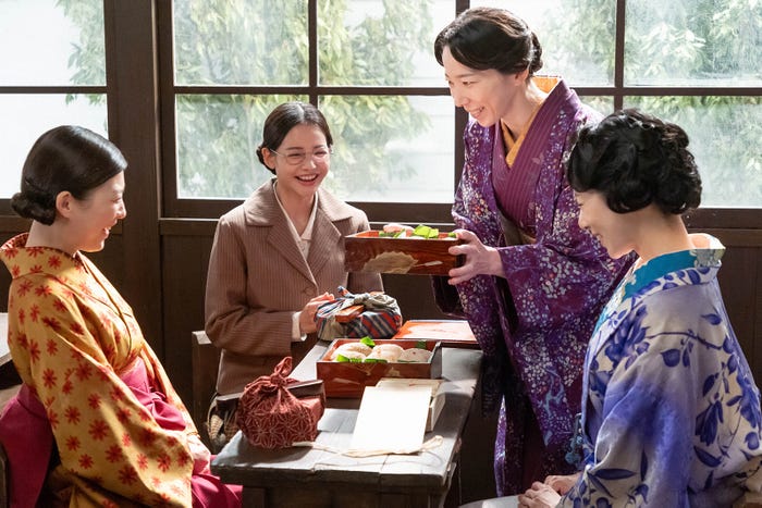 伊藤沙莉、ハ・ヨンス、平岩紙、桜井ユキ 「虎に翼」第7話より(C)NHK