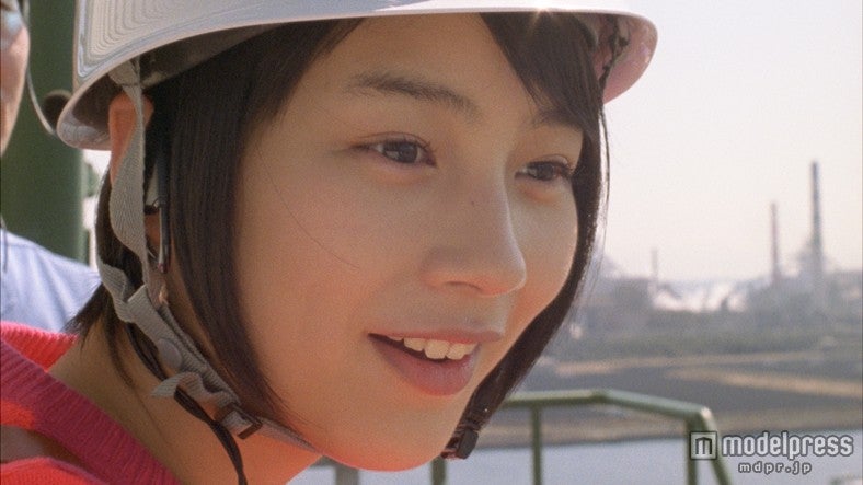 能年玲奈、地上60メートルで余裕の表情