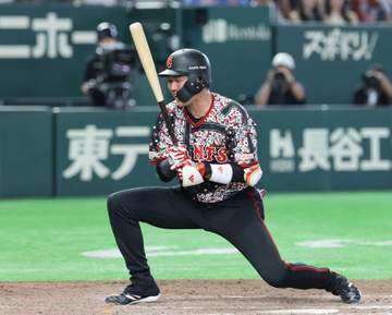 巨人が猛反撃もあと一歩及ばず 六回に一挙7得点も八回逆転機で痛恨無得点 竹丸の3回8失点KOから大ばん回も
