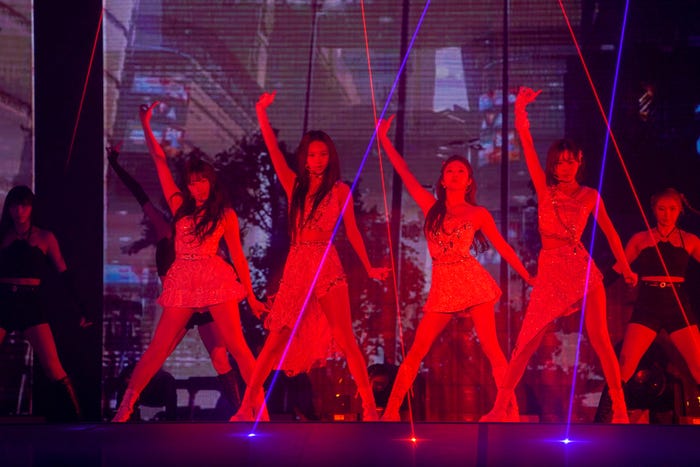 ジゼル、カリナ、ニンニン、ウィンター「aespa LIVE TOUR 2023 ’SYNK : HYPER LINE’ in JAPAN」より(C)上飯坂一