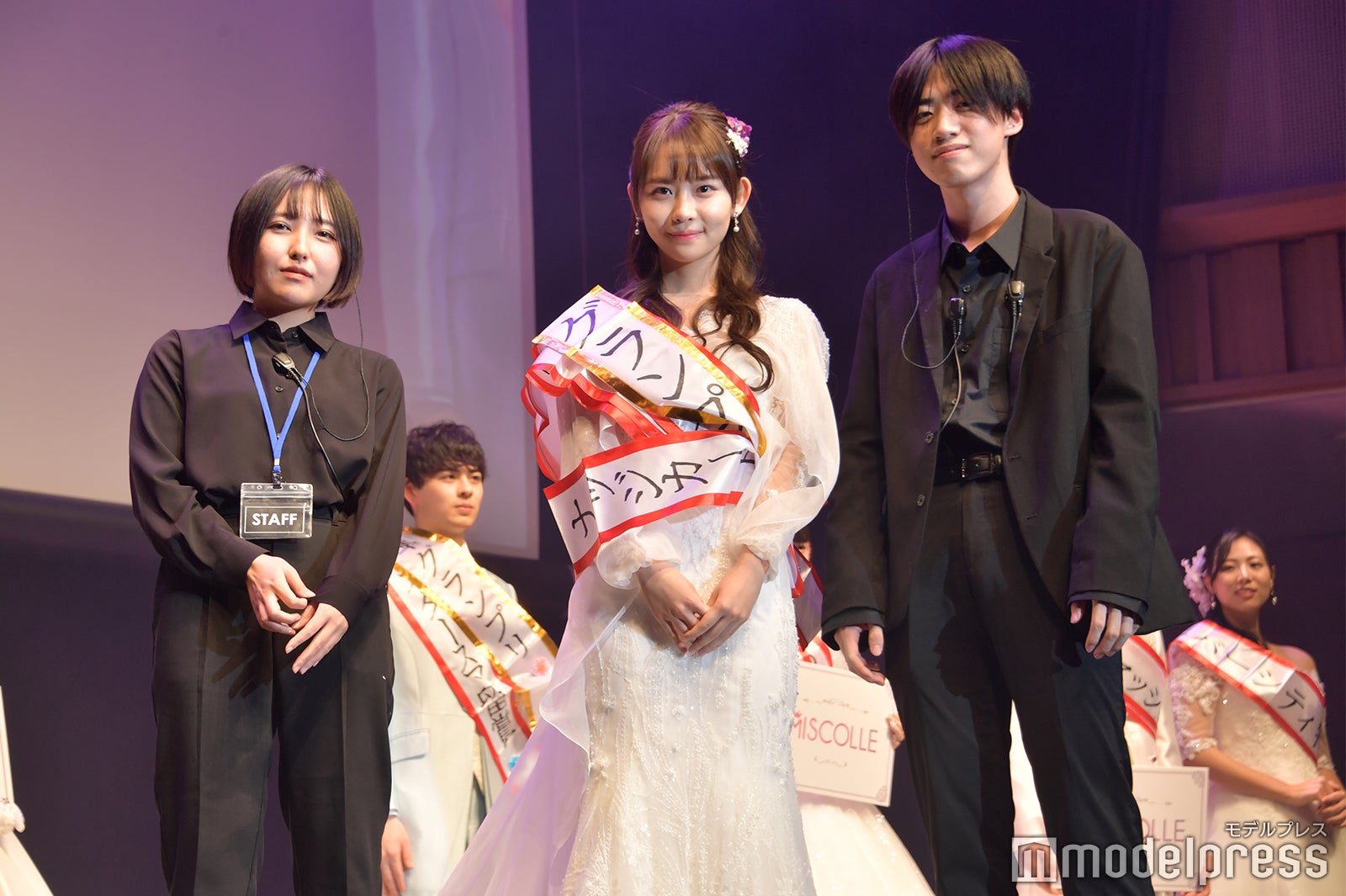 （中央）田中裕理さん（C）モデルプレス