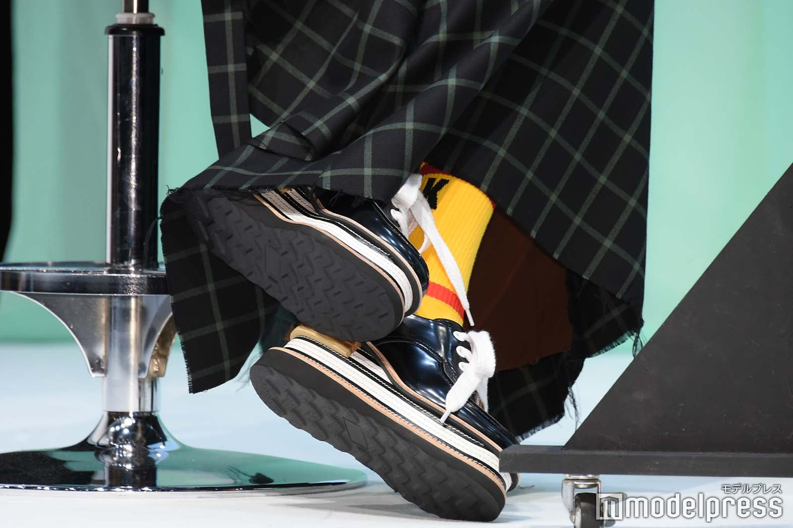 グリーンとイエローの組み合わせが可愛い／山田優の足元 （C）モデルプレス