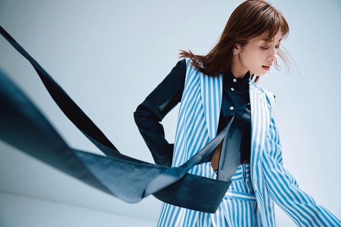 明日海りお(画像提供:講談社)