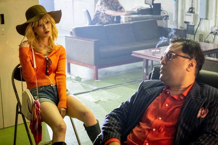 (左)山下美月「弁護士ソドム」第2話より(C)テレビ東京