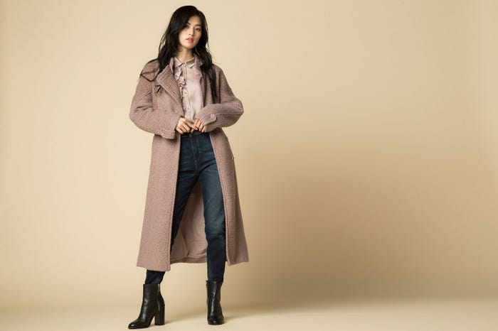 コート¥52,000(税抜)、ブーツ¥42,000(税抜)、シャツ¥25,000(税抜)WEB取り扱い対象外商品、デニム¥24,000(税抜)WEB取り扱い対象外商品/すべてDIESEL(C)TOPLOG