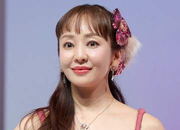 神田うの 薄毛治療を告白「幼少期からのバレのお団子ギュッギュッで」前髪に悩み ヴィトンのバッグで颯爽とクリニックへ