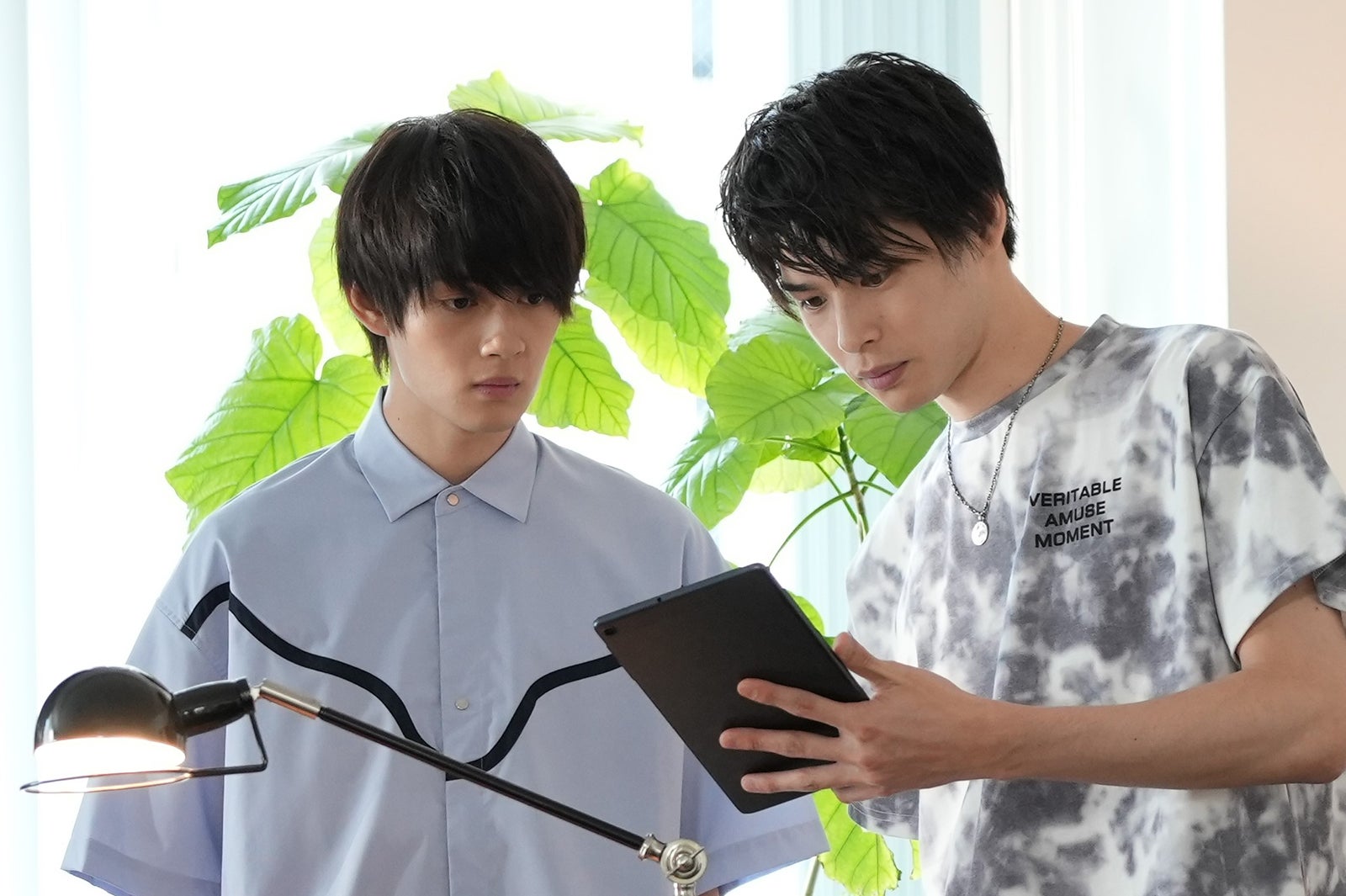 佐野勇斗、青木瞭／「真犯人フラグ」第3話より（C）日本テレビ