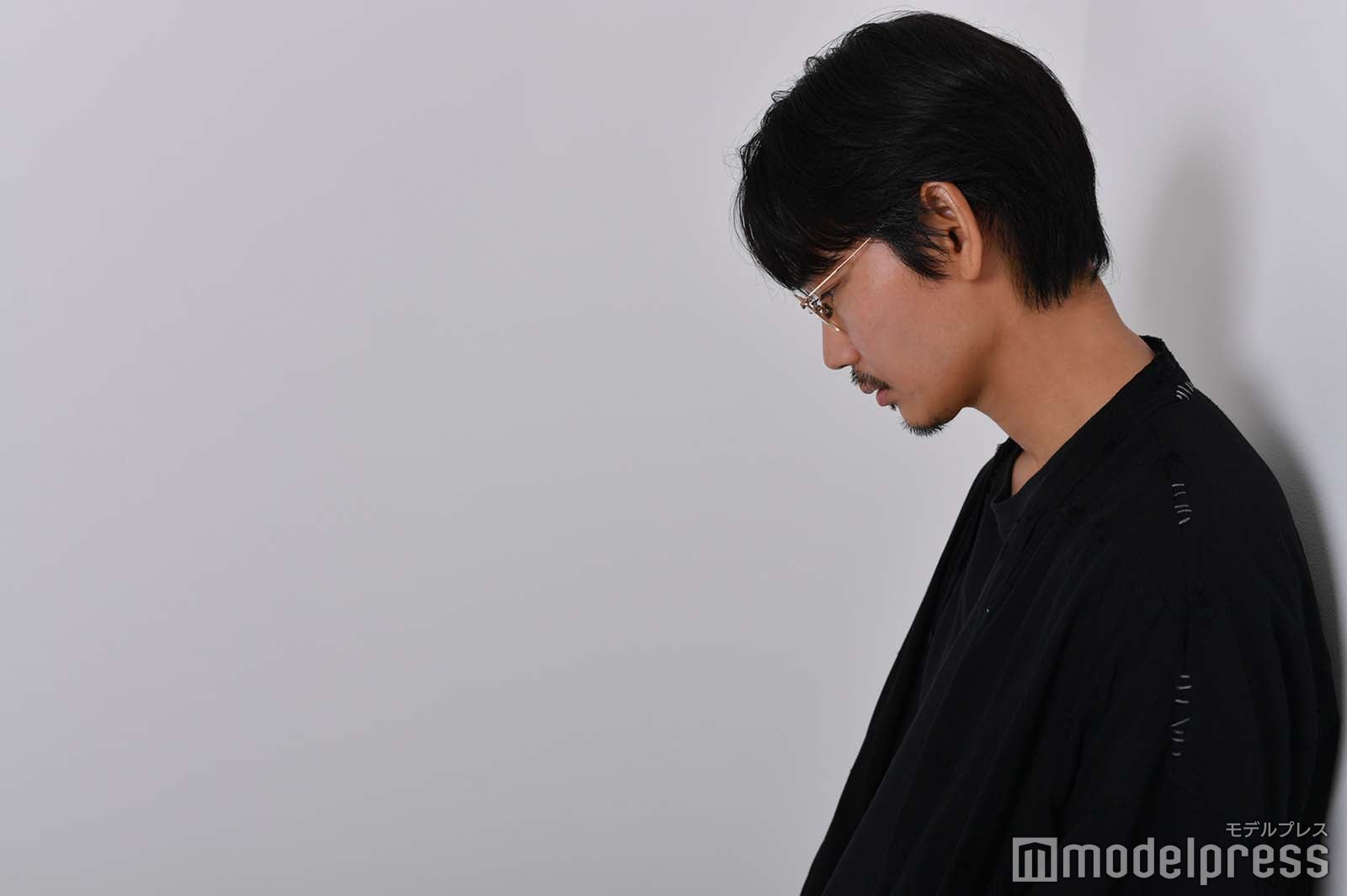 綾野剛「僕の片思いが届いた瞬間」写真家・操上和美氏との“血肉