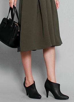 サイドカット美脚ショートブーツ「salus」1,990円(税込)/画像提供:salus