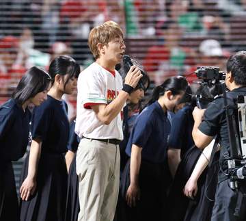 8.6広島「ピースナイター」SUPER EIGHT村上信五が始球式「投げさせていただいた」イマジン歌った 祖父は広島出身「感謝なんだと言われていた」