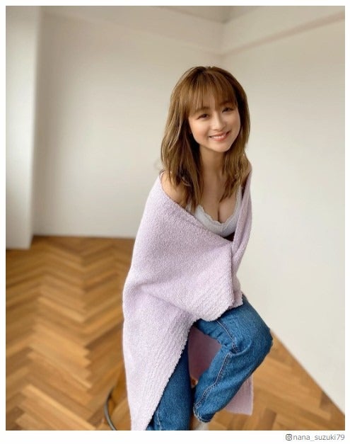 鈴木奈々「育乳頑張ってます」美谷間披露のSEXYショットに反響「育ちすぎてる」