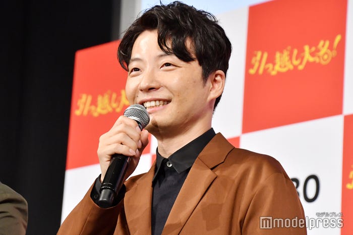 星野源 Miu404 運転風 横顔ショット公開に 助手席乗りたい の声 モデルプレス 星野源 Miu404 運転風 横顔ショット公開に 助手席乗りたい の声 モデルプレス