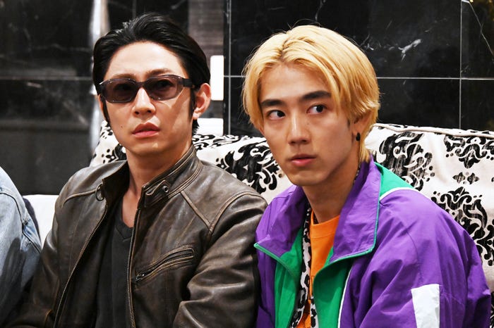 相葉雅紀、駒木根葵汰「今日からヒットマン」第7話より(C)テレビ朝日