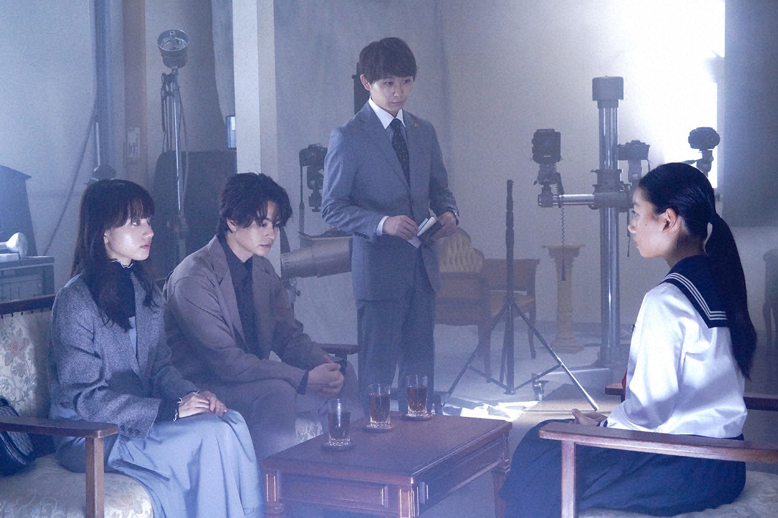 清原果耶、瀬戸康史、須賀健太、長澤樹 「霊媒探偵・城塚翡翠」第3話より（C）日本テレビ