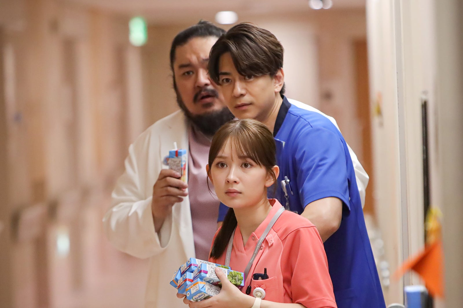 三浦翔平、畑芽育「天久鷹央の推理カルテ」最終話（C）テレビ朝日