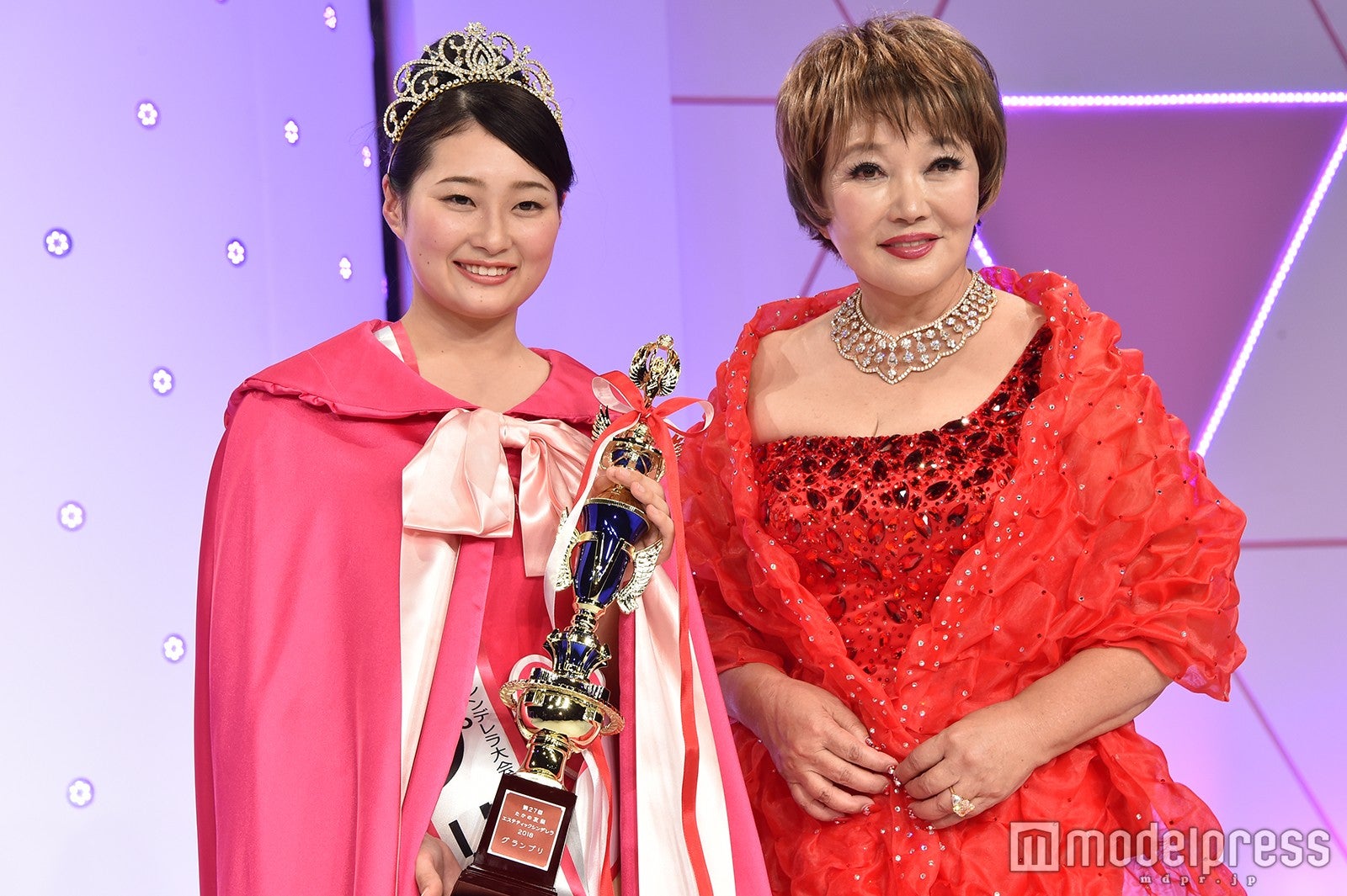 グランプリ・大橋美穂さん、たかの友梨 （C）モデルプレス