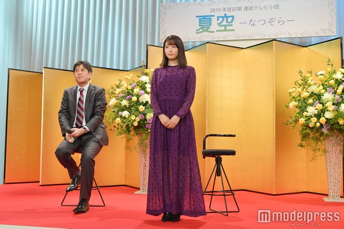 広瀬すず(中央)/(C)モデルプレス