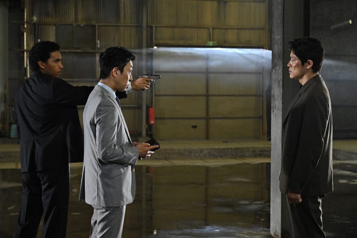 北村有起哉、鈴木亮平「リブート」最終話(C)TBS