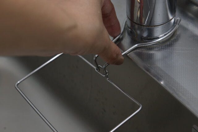 蛇口につけるステンレス水切りネットホルダー　取り付け方法