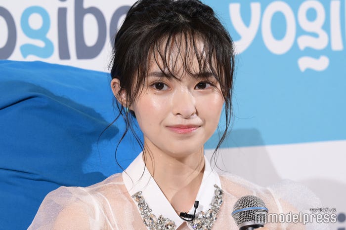 暗髪の藤咲凪(C)モデルプレス