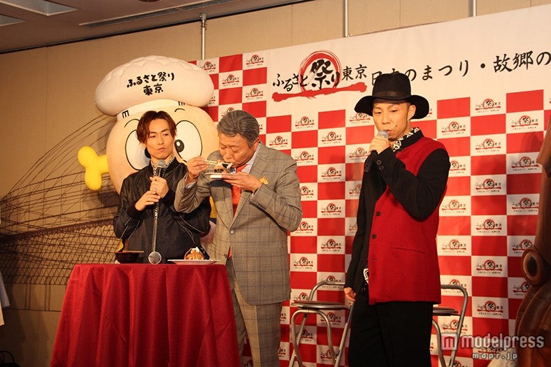 （左から）EXILE・TETSUYA、小倉智昭、USA