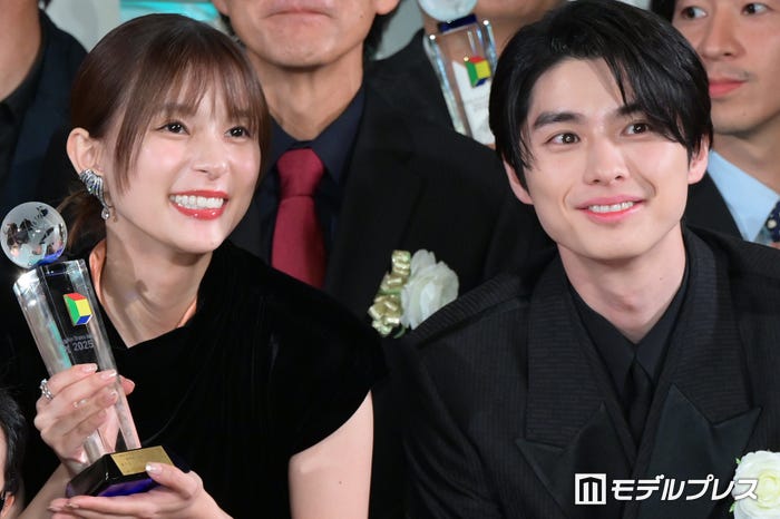 芳根京子、本田響矢(C)モデルプレス