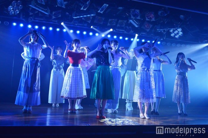 Akb48 パフォーマンス選抜 による 神曲縛り 公演開幕 生演奏 メンバー振付の最高難度ダンスで圧倒 井上ヨシマサ公演レポ セットリスト モデルプレス Akb48 パフォーマンス選抜 による 神曲縛り 公演開幕 生演奏 メンバー振付の最高難度ダンスで圧倒 井上ヨシマサ公演レポ セットリスト モデルプレス