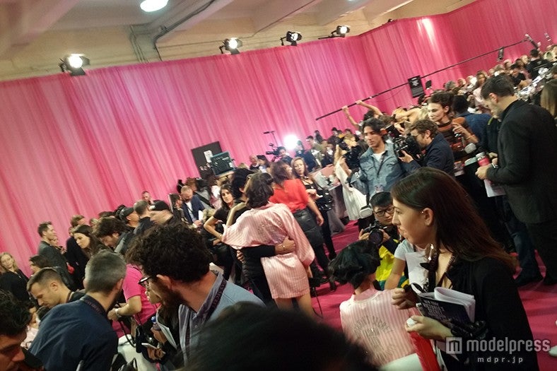 「Victoria’s Secret Fashion Show 2015」の舞台裏／撮影モデルプレス