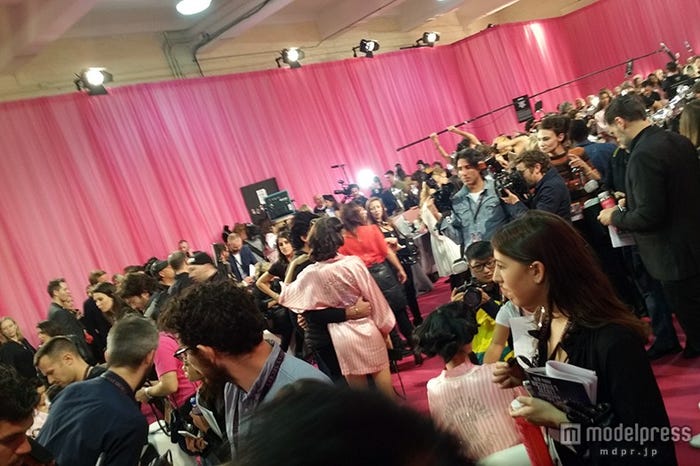 「Victoria’s Secret Fashion Show 2015」の舞台裏/撮影モデルプレス