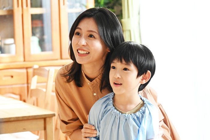 本仮屋ユイカ、木村優来「今日からヒットマン」第4話より(C)テレビ朝日