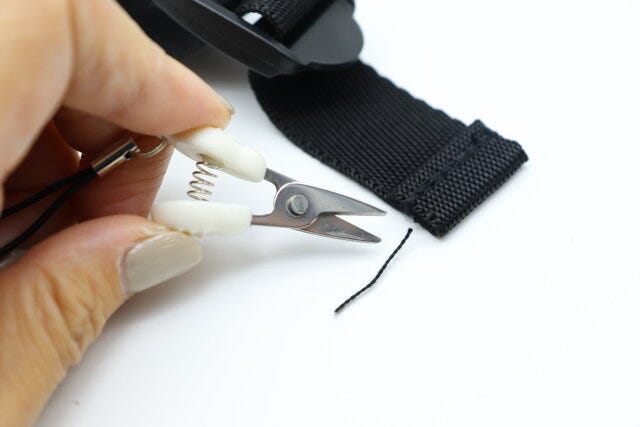 キャンドゥ　ストラップ付超ミニハサミ　使用例